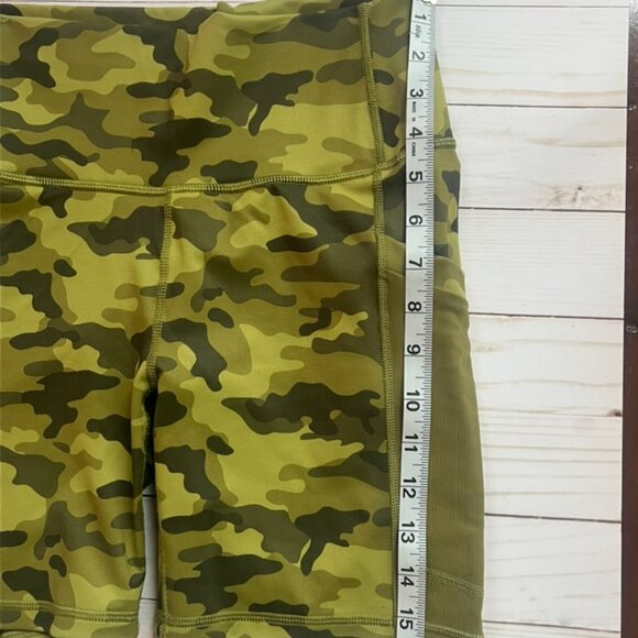 FableticsOn-The-Go PowerHold® High Waisted 6" Short| Waist 12" flat - Picture 4 of 7